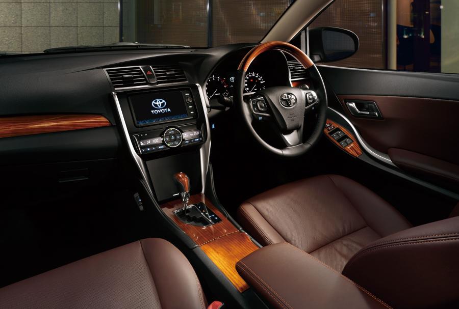 Интерьер Toyota Allion 2016 года  (фото 2 из 5)